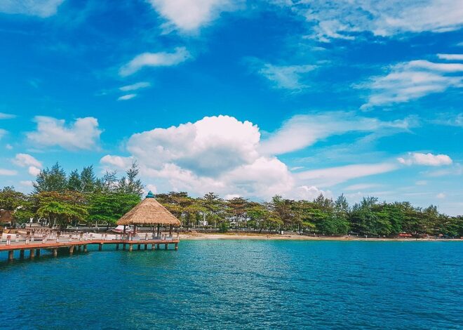 Independence Beach Kamboja Wisata Pantai Murah dengan Pemandangan Laut Biru